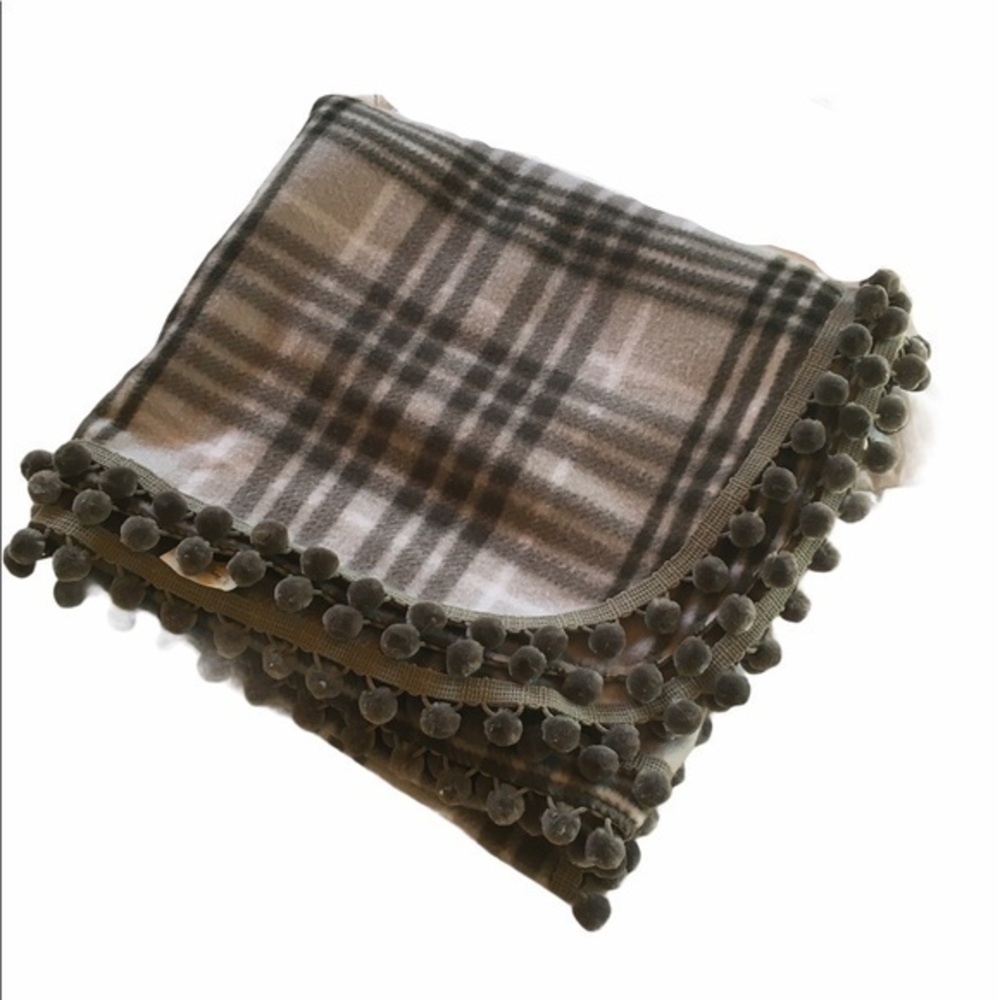 Boutique Throw Blanket Grey & White Plaid NWOT